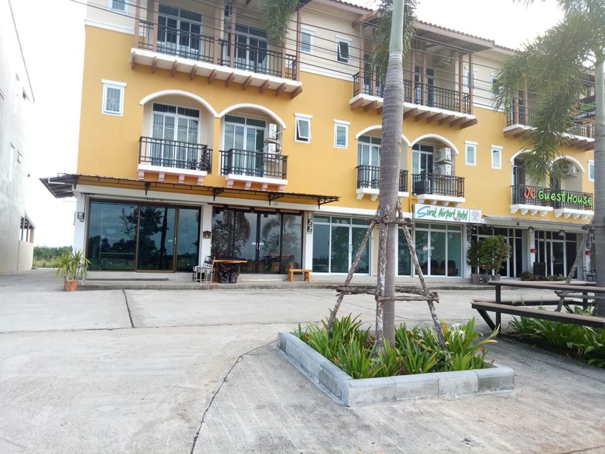 You In House Urt Surathani Airport Surat Thani Esterno foto